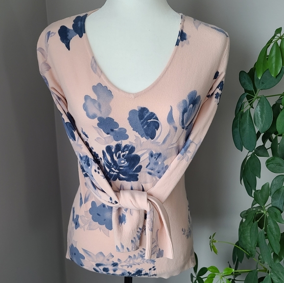 Damod super soft v-neck blue floral pink sweater - Picture 2 of 7